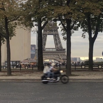 A cover of "Paris" cluster. The owner is juliautro. The cluster consists of 12 elements.