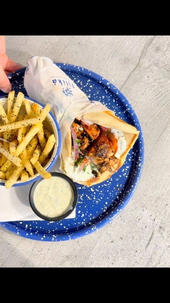 A cover of "Inspo La Grieguita" cluster. The owner is carlosbreton. The cluster consists of 5 elements.