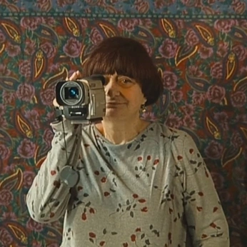 A cover of "scenes" cluster. The owner is thaislemener. The cluster consists of 11 elements.