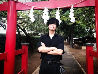 A cover of "Portrait" cluster. The owner is lateforeverythin. The cluster consists of 3 elements.