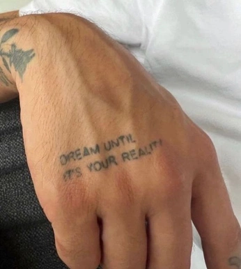 A cover of "Ink" cluster. The owner is thatsopablo. The cluster consists of 2 elements.