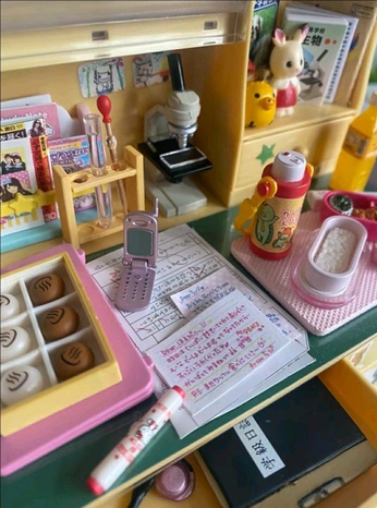 A cover of "dollhouse" cluster. The owner is starrypup. The cluster consists of 368 elements.