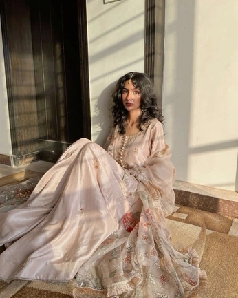 A cover of "Recreate" cluster. The owner is simmis. The cluster consists of 2 elements.