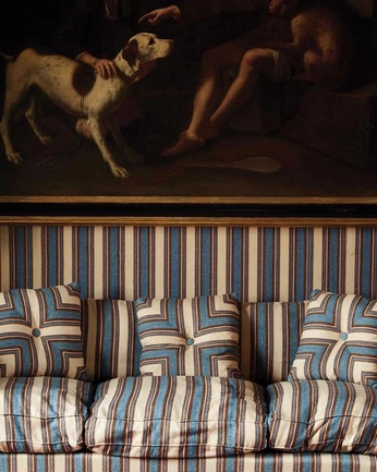 A cover of "Couch" cluster. The owner is gigiceramics. The cluster consists of 4 elements.