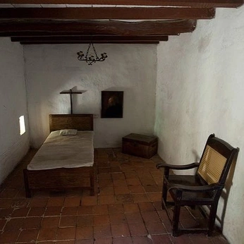 A cover of "romantic living" cluster. The owner is nutzin. The cluster consists of 36 elements.