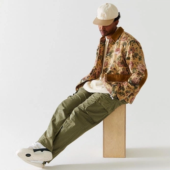 A cover of "Photo: Studio Seated" cluster. The owner is studioxxvi. The cluster consists of 36 elements.