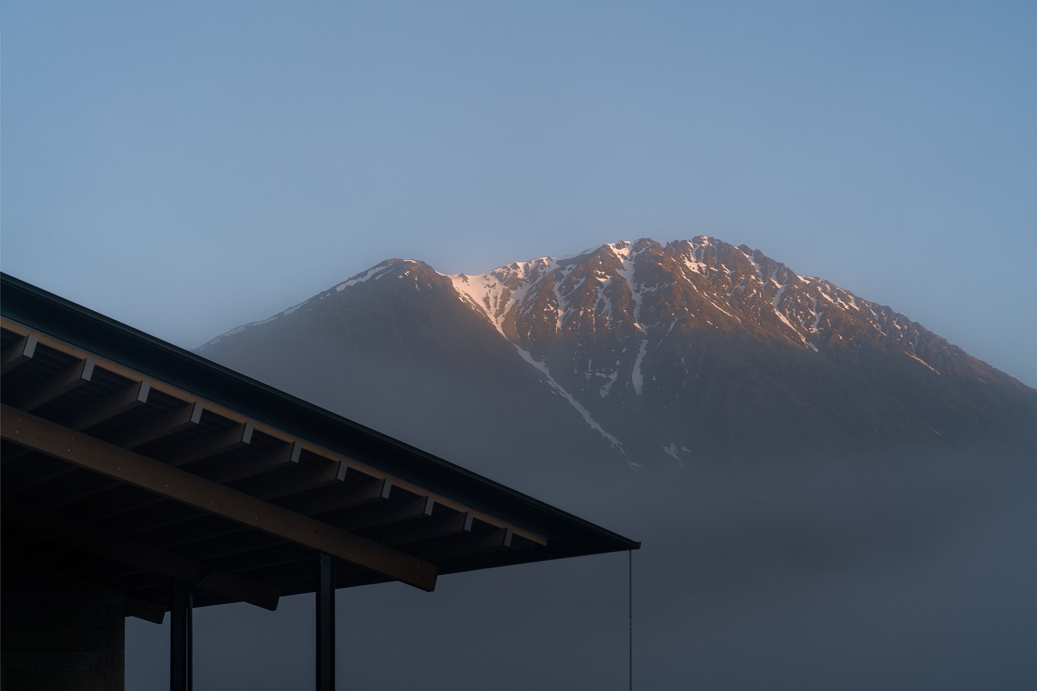 The FLOCKHILL Homestead in New Zealand, designed by Warren and Mahoney. Photo by Barry Tobin.