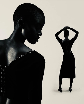 A cover of "EDITORIAL STUDIO" cluster. The owner is an.hoang. The cluster consists of 29 elements.