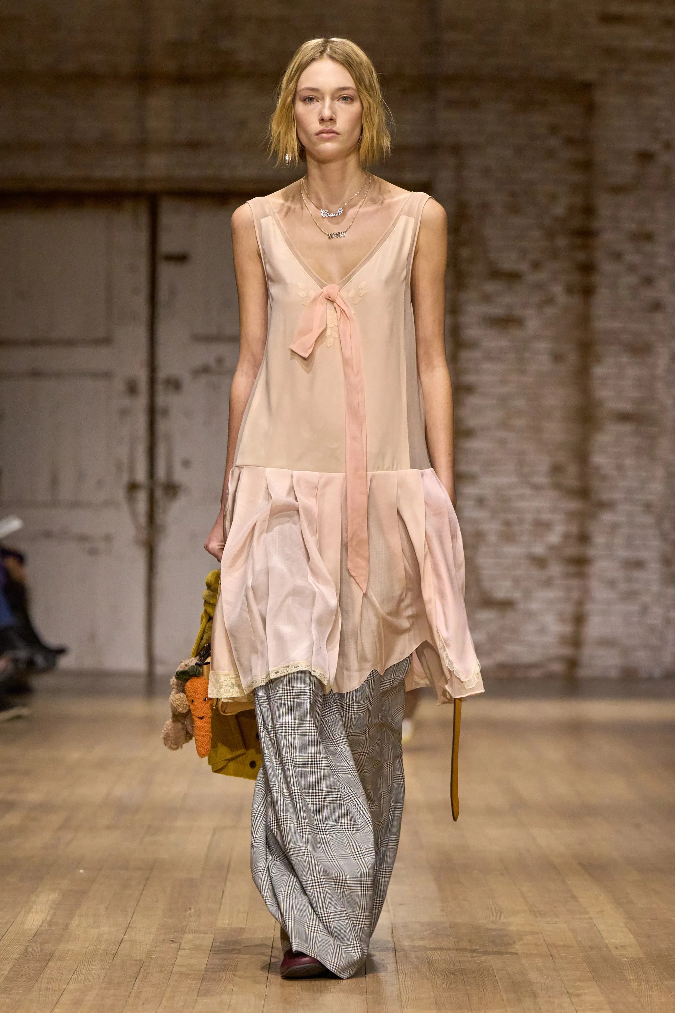 A look from the Coach Fall/Winter 2025 collection by Stuart Vevers. Photo by Isidore Montag.
