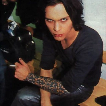 A cover of "vamp/goth style" cluster. The owner is nutzin. The cluster consists of 22 elements.