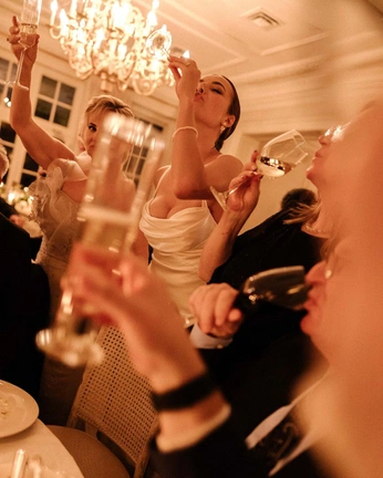 A cover of "events" cluster. The owner is yaraphoto. The cluster consists of 6 elements.