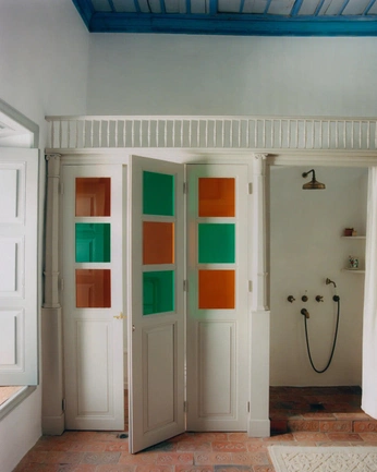 A cover of "BATHROOM DOOR" cluster. The owner is dancarpenter. The cluster consists of 3 elements.