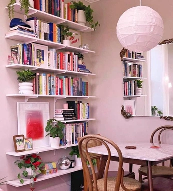 A cover of "Shelves" cluster. The owner is susannalimbus. The cluster consists of 5 elements.