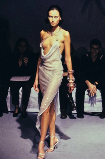 A cover of "Fashion board" cluster. The owner is vkioroglou. The cluster consists of 200 elements.