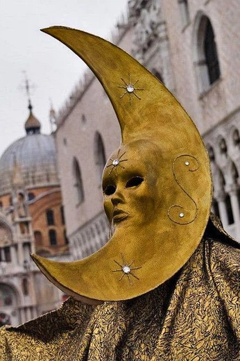 A cover of "MASKBALL" cluster. The owner is piarodri. The cluster consists of 5 elements.