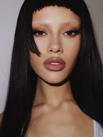 A cover of "Hmu" cluster. The owner is juliangigola. The cluster consists of 1 element.