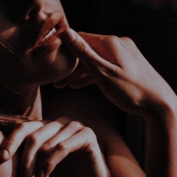 A cover of "rojo" cluster. The owner is mariannekim. The cluster consists of 27 elements.