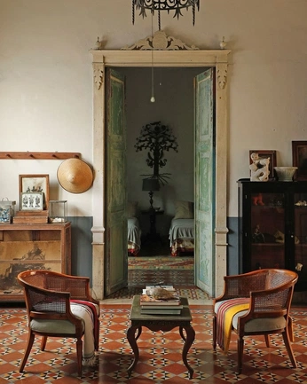 A cover of "British Colonial Style" cluster. The owner is thearkstudio. The cluster consists of 11 elements.