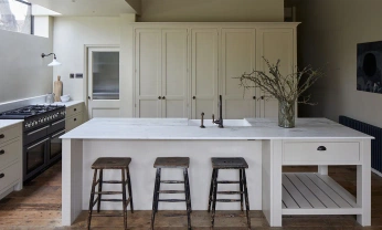 A cover of "Profile 005" cluster. The owner is familiure. The cluster consists of 10 elements.