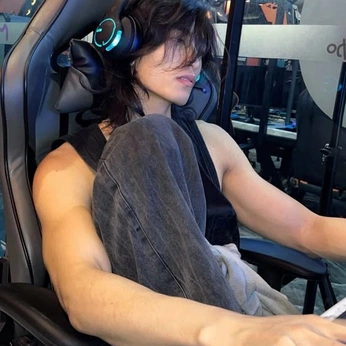 A cover of "Zero" cluster. The owner is fievel. The cluster consists of 25 elements.