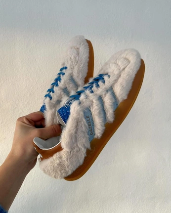 A cover of "stuck like glue" cluster. The owner is eskeyes12. The cluster consists of 16 elements.