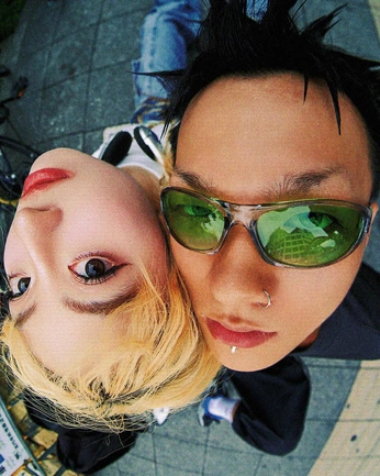 A cover of "Y2K Poses" cluster. The owner is anonpremiumuser. The cluster consists of 16 elements.