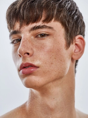 A cover of "refrences" cluster. The owner is lalalottie. The cluster consists of 16 elements.