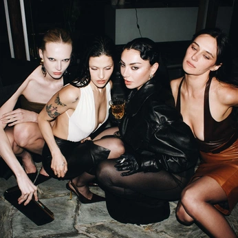 A cover of "messy" cluster. The owner is ruanovaes. The cluster consists of 2 elements.