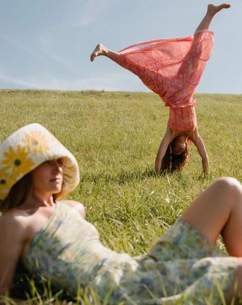 A cover of "Personal brand inspo" cluster. The owner is sarahsarahsarah. The cluster consists of 18 elements.