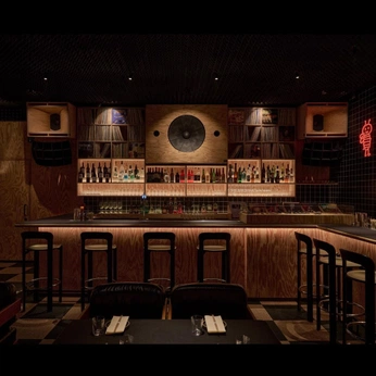 A cover of "LISTENING HIFI" cluster. The owner is maulmaul. The cluster consists of 25 elements.