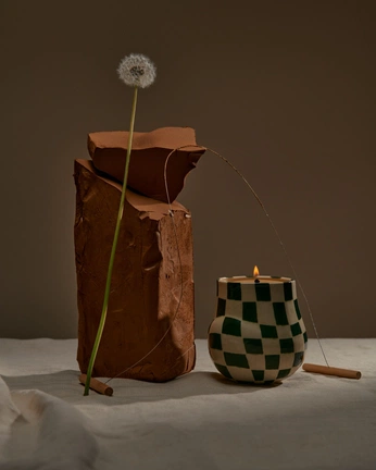 A cover of "Artifacts" cluster. The owner is r. The cluster consists of 29 elements.