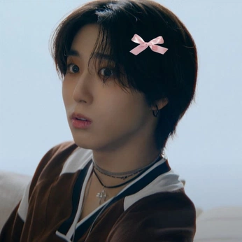 A cover of "Stray Kids Han <3" cluster. The owner is racheymachy. The cluster consists of 3 elements.