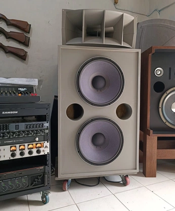 A cover of "Audio" cluster. The owner is alexander. The cluster consists of 8 elements.