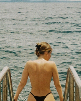 A cover of "nu photographique" cluster. The owner is ellonmustdu33. The cluster consists of 66 elements.