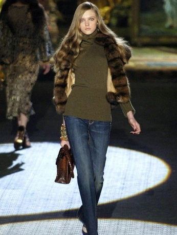 A cover of "BombLibeBitches" cluster. The owner is iserb7is. The cluster consists of 20 elements.