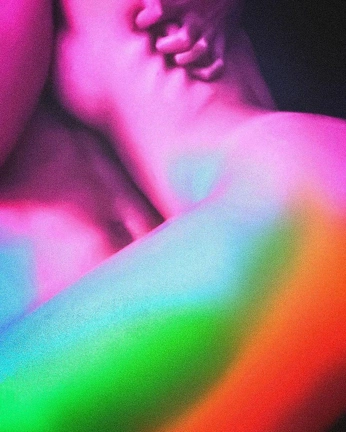 A cover of "bodies" cluster. The owner is missmercury. The cluster consists of 17 elements.