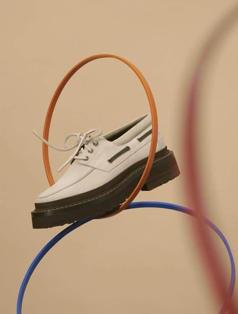 A cover of "SHOES TRENDS" cluster. The owner is alienkat. The cluster consists of 4 elements.