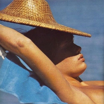 A cover of "Portraits" cluster. The owner is xavierb. The cluster description is "People in places looking good". The cluster consists of 59 elements.