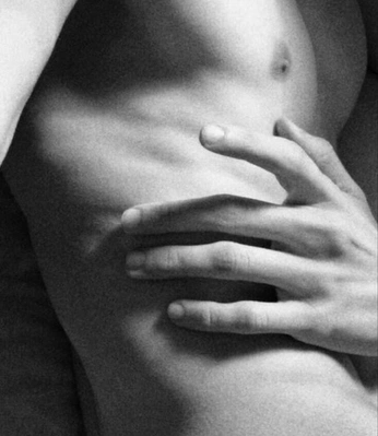 A cover of "NUDE body men" cluster. The owner is ellymayy. The cluster consists of 32 elements.