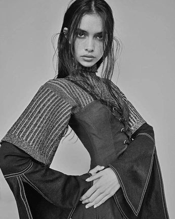 A cover of "Test shoot" cluster. The owner is serenaschaufeli. The cluster consists of 5 elements.