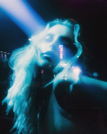 A cover of "Лера" cluster. The owner is uwuuwu. The cluster consists of 16 elements.