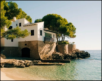 A cover of "🗺️ Good Places ™️" cluster. The owner is shub. The cluster description is "i'd live here". The cluster consists of 76 elements.