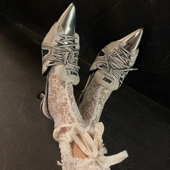 A cover of "shoes" cluster. The owner is maitegzman. The cluster consists of 18 elements.