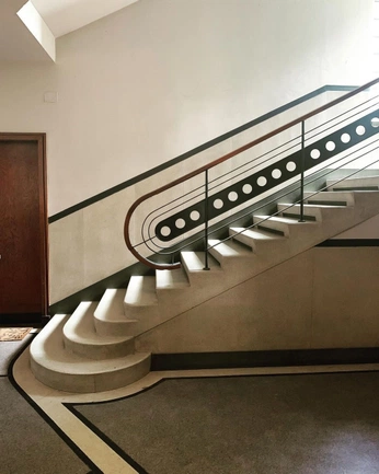 A cover of "Interni" cluster. The owner is andreeao. The cluster consists of 1 element.