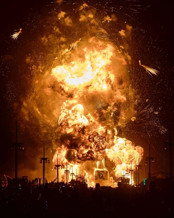 A cover of "fire" cluster. The owner is camilor22. The cluster consists of 52 elements.