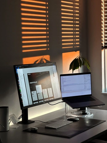 A cover of "STUDIO" cluster. The owner is willthomson. The cluster consists of 13 elements.