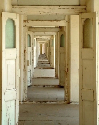 A cover of "Corridor" cluster. The owner is nesli. The cluster consists of 3 elements.