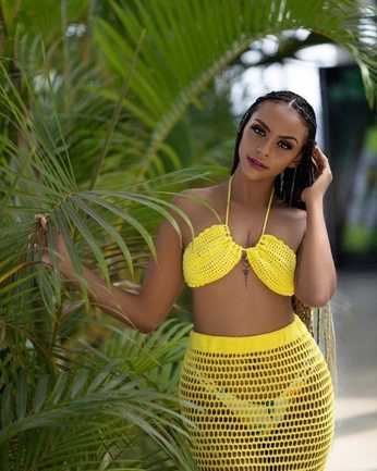 A cover of "Summer Outfit" cluster. The owner is jay222. The cluster consists of 16 elements.