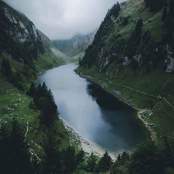 A cover of "earth" cluster. The owner is fate. The cluster consists of 32 elements.