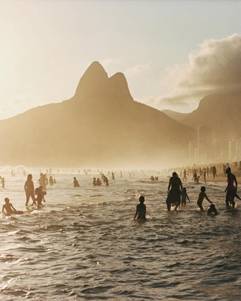 A cover of "R I O" cluster. The owner is brunalana. The cluster consists of 18 elements.